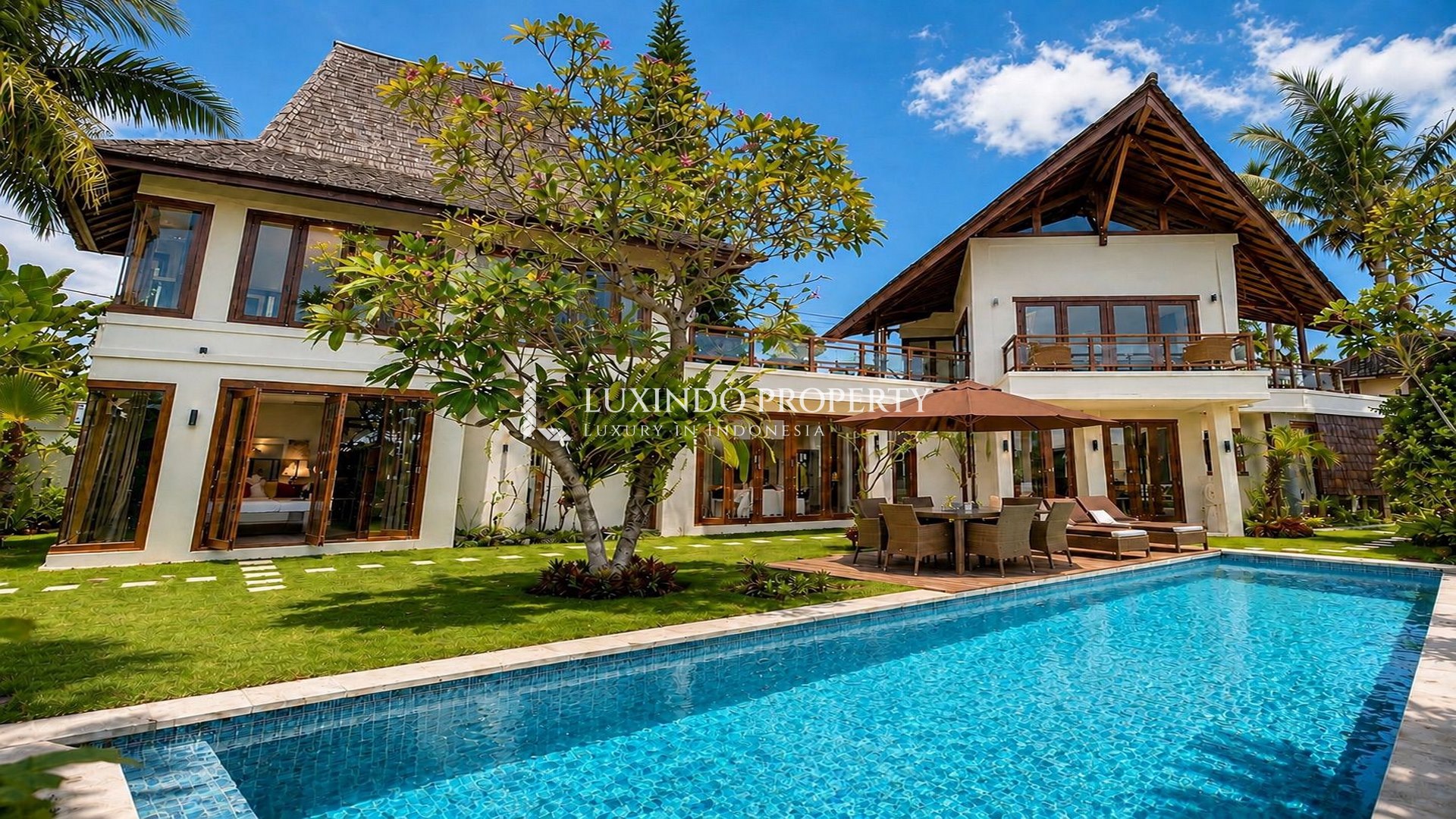 PADONAN – LUXURIOUS 4-BEDROOM VILLA FOR YEARLY RENTAL IN PADONAN, CANGGU, BALI (RV378)
